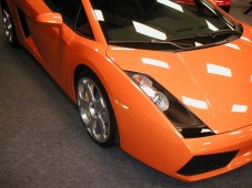 Kör sportbilar - Ferrari eller Lamborghini nya orter