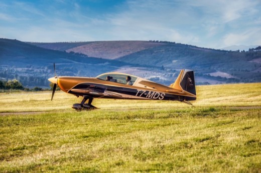 Akrobatflyglektion i Montemor, Portugal