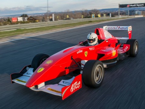 Kör en Formula 3-bil – 1 varv på lång bana i Spanien