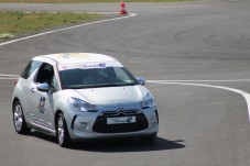 En dags rallykörning i grupp i Frankrike 