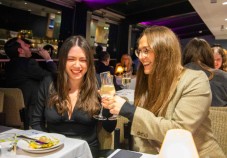 London Murder Mystery Dinner Cruise för Två