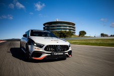 Conduzir um Mercedes AMG CLA45 2 voltas + 1 volta em co-piloto