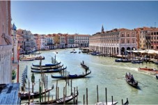 Venice: private gondola ride off the beaten path