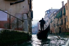 Venice: private gondola ride off the beaten path