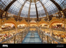 Walking tour through the ancient Paris